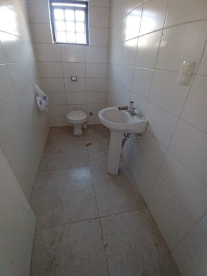 Prédio Comercial com 500m² no bairro São Geraldo em Porto Alegre para Alugar