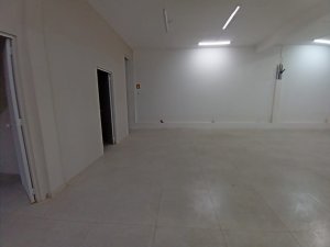 Prédio Comercial com 500m² no bairro São Geraldo em Porto Alegre para Alugar