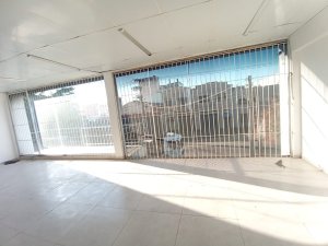 Prédio Comercial com 500m² no bairro São Geraldo em Porto Alegre para Alugar
