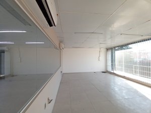 Prédio Comercial com 500m² no bairro São Geraldo em Porto Alegre para Alugar