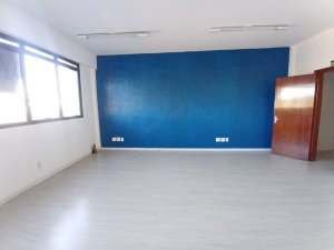 Prédio Comercial com 500m² no bairro São Geraldo em Porto Alegre para Alugar