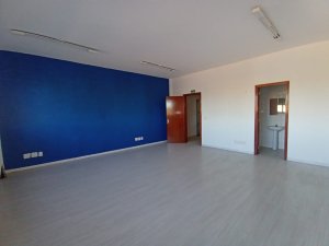 Prédio Comercial com 500m² no bairro São Geraldo em Porto Alegre para Alugar
