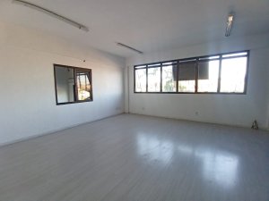 Prédio Comercial com 500m² no bairro São Geraldo em Porto Alegre para Alugar