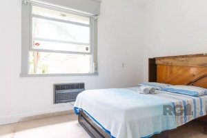 Casa com 200m², 3 dormitórios no bairro Independência em Porto Alegre para Alugar