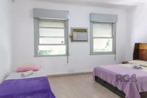 Casa com 200m², 3 dormitórios no bairro Independência em Porto Alegre para Alugar