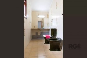 Casa com 200m², 3 dormitórios no bairro Independência em Porto Alegre para Alugar