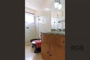 Casa com 200m², 3 dormitórios no bairro Independência em Porto Alegre para Alugar
