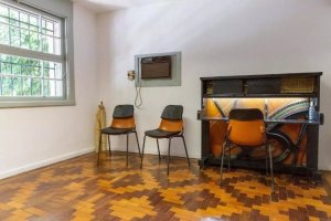 Casa com 200m², 3 dormitórios no bairro Independência em Porto Alegre para Alugar