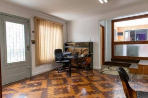 Casa com 200m², 3 dormitórios no bairro Independência em Porto Alegre para Alugar