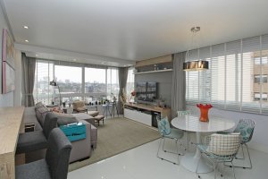 Apartamento com 77m², 2 dormitórios no bairro Passo da Areia em Porto Alegre para Comprar