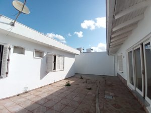 Casa comercial com 200m² no bairro Chácara das Pedras em Porto Alegre para Alugar