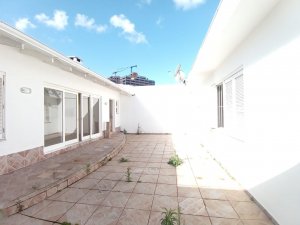 Casa comercial com 200m² no bairro Chácara das Pedras em Porto Alegre para Alugar