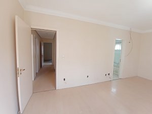 Casa comercial com 200m² no bairro Chácara das Pedras em Porto Alegre para Alugar