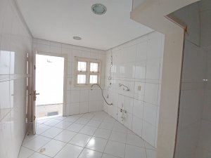 Casa comercial com 200m² no bairro Chácara das Pedras em Porto Alegre para Alugar