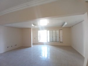 Casa comercial com 200m² no bairro Chácara das Pedras em Porto Alegre para Alugar