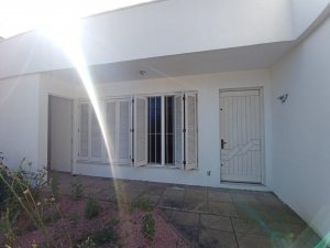 Casa comercial com 200m² no bairro Chácara das Pedras em Porto Alegre para Alugar