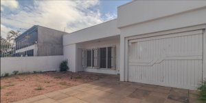 Casa comercial com 200m² no bairro Chácara das Pedras em Porto Alegre para Alugar