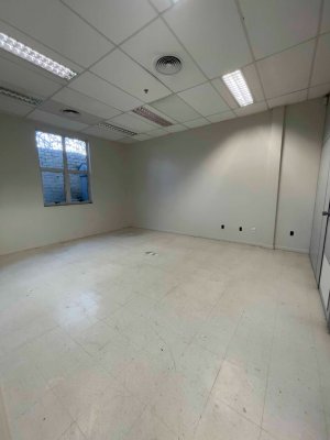 Loja com 1113m² no bairro Cristal em Porto Alegre para Alugar