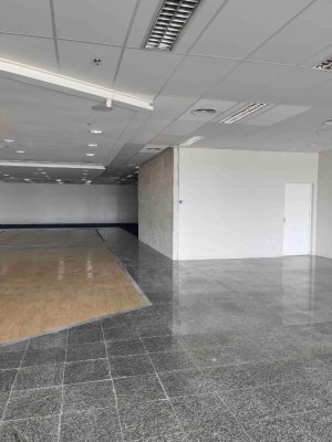 Loja com 1113m² no bairro Cristal em Porto Alegre para Alugar