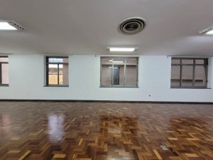 Salas/Conjuntos com 341m² no bairro Centro Histórico em Porto Alegre para Alugar