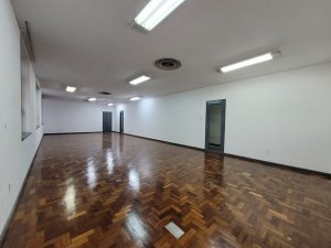 Salas/Conjuntos com 341m² no bairro Centro Histórico em Porto Alegre para Alugar