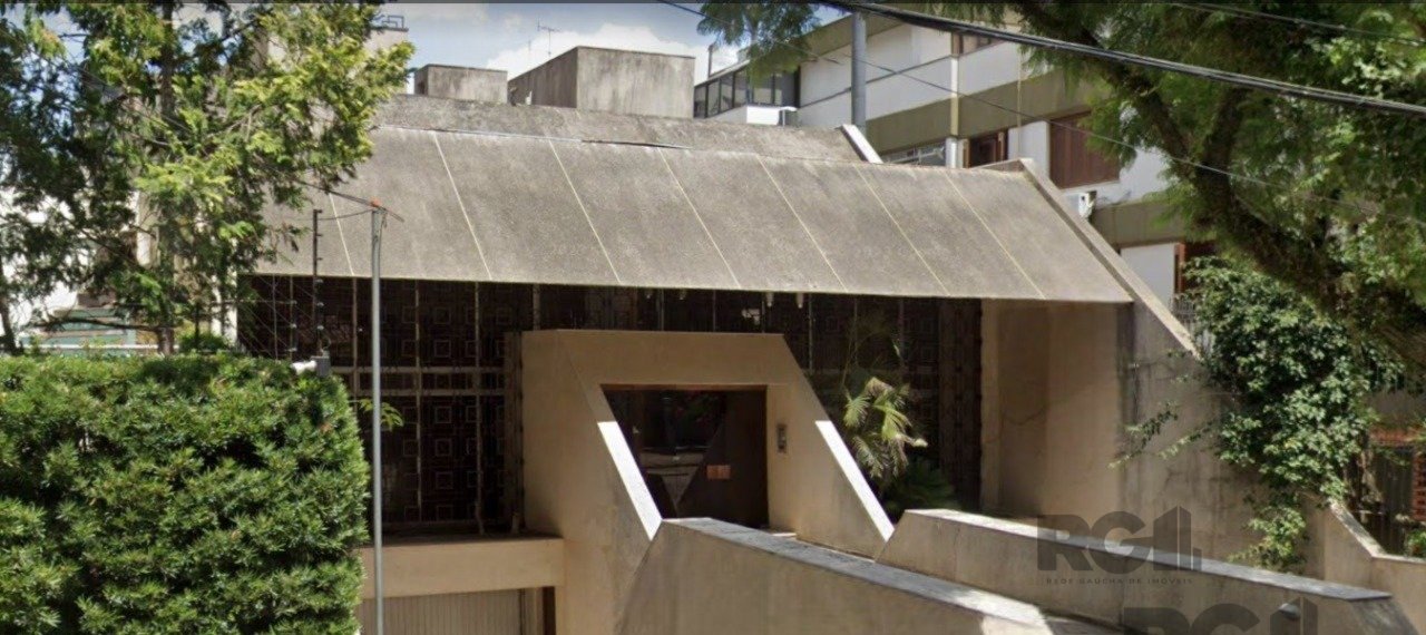 Casa com 288m², 4 dormitórios, 3 suítes, 3 vagas no bairro Auxiliadora em Porto Alegre para Comprar