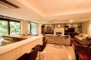 Casa com 520m², 4 dormitórios no bairro Três Figueiras em Porto Alegre para Alugar