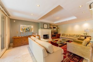 Casa com 520m², 4 dormitórios no bairro Três Figueiras em Porto Alegre para Alugar