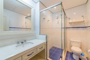 Casa com 520m², 4 dormitórios no bairro Três Figueiras em Porto Alegre para Alugar