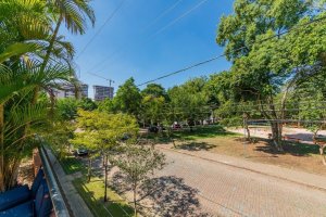 Casa com 520m², 4 dormitórios no bairro Três Figueiras em Porto Alegre para Alugar