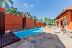 Casa com 520m², 4 dormitórios no bairro Três Figueiras em Porto Alegre para Alugar