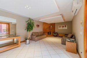 Casa com 520m², 4 dormitórios no bairro Três Figueiras em Porto Alegre para Alugar