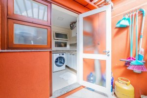 Casa com 520m², 4 dormitórios no bairro Três Figueiras em Porto Alegre para Alugar