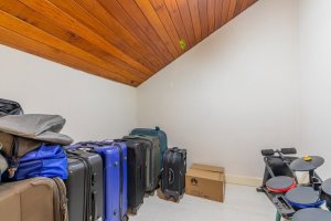 Casa com 520m², 4 dormitórios no bairro Três Figueiras em Porto Alegre para Alugar