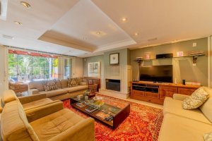 Casa com 520m², 4 dormitórios no bairro Três Figueiras em Porto Alegre para Alugar