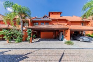 Casa com 520m², 4 dormitórios no bairro Três Figueiras em Porto Alegre para Alugar