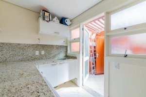 Casa com 520m², 4 dormitórios no bairro Três Figueiras em Porto Alegre para Alugar