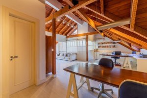 Casa com 520m², 4 dormitórios no bairro Três Figueiras em Porto Alegre para Alugar