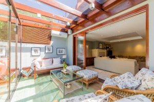 Casa com 520m², 4 dormitórios no bairro Três Figueiras em Porto Alegre para Alugar