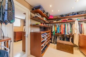 Casa com 520m², 4 dormitórios no bairro Três Figueiras em Porto Alegre para Alugar