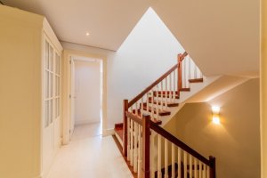 Casa com 520m², 4 dormitórios no bairro Três Figueiras em Porto Alegre para Alugar