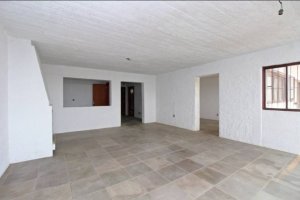 Casa comercial com 376m² no bairro Três Figueiras em Porto Alegre para Alugar