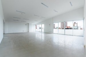 Salas/Conjuntos com 350m² no bairro Petrópolis em Porto Alegre para Alugar