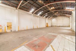 Depósito/Pavilhão com 1600m² no bairro Vila Ipiranga em Porto Alegre para Alugar