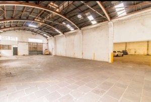 Depósito/Pavilhão com 1600m² no bairro Vila Ipiranga em Porto Alegre para Alugar