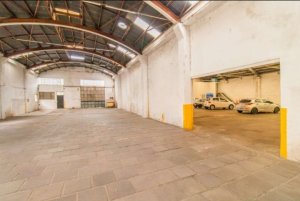 Depósito/Pavilhão com 1600m² no bairro Vila Ipiranga em Porto Alegre para Alugar