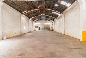 Depósito/Pavilhão com 1600m² no bairro Vila Ipiranga em Porto Alegre para Alugar
