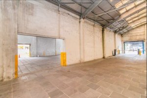 Depósito/Pavilhão com 1600m² no bairro Vila Ipiranga em Porto Alegre para Alugar