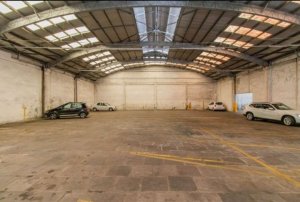 Depósito/Pavilhão com 1600m² no bairro Vila Ipiranga em Porto Alegre para Alugar