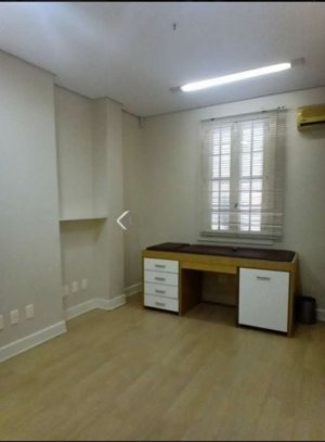 Casa comercial com 400m² no bairro Moinhos de Vento em Porto Alegre para Alugar